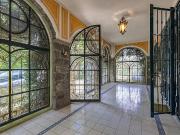 Villa mit herrlichem Park und Tennisplatz