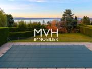 Villa mit Pool und Seeblick