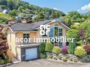 Villa mit spektakulären Volumen gegenüber den Alpen