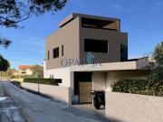 Villa mit Swimmingpool und Dach Terasse!