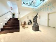 Villa mit über 600 m² Wohnfläche, modernster Technik und...