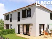 Villa mitoyenne comprenant: 3 chambres, deux salles de...