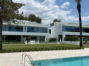 Villa moderna a estrenar situada cerca de la playa, en...