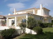 Villa moderna com 4 quartos
