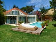 Villa Moderna com 4 Suites na Exclusiva Quinta da Marinha