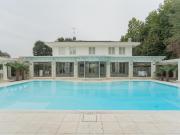 Villa Moderna Con Giardino E Piscina Nell'Area...