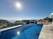 Villa moderna con impresionantes vistas al mar en la...
