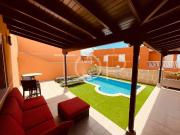 Villa moderna con piscina en venta en Los Cristianos...