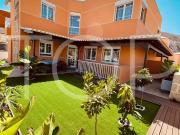 Villa moderna con piscina en venta en Los Cristianos