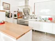 Villa moderna con vista mare sulla collina di Savona...