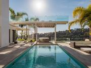 Villa moderna con vistas panorámicas al campo de golf y...