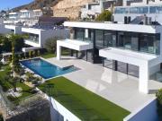 Villa moderna de 980m2 en una parcela de 890m2 con 8...