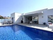 Villa moderna de lujo con apartamento de invitados en...