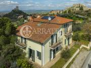 Villa moderna e panoramica di circa 300 mq su due...