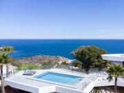 Villa moderna lista para entrar a vivir con...