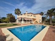 Villa moderna y espaciosa, una casa de campo con gran...