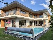 Villa moderne à Annecy avec piscine et confort élégant