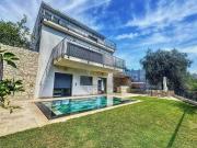 VILLA MODERNE AVEC PISCINE ET JARDIN