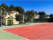 Villa muy bien cuidada con 2.185 m2 de terreno, gran...