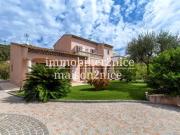 Villa néo provençal avec terrain plat et piscine,...