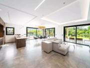 Villa neuve de style contemporain avec jolie vue dégagée...