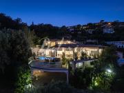 Villa nichée sur les hauteurs des Issambres, vue mer et...