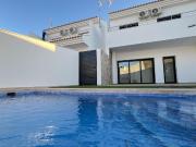 Villa nueva a estrenar con piscina privada a solo 500...