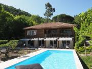 Villa ossature bois vue panoramique avec jardin piscine et