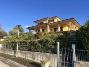 Villa panoramica con giardino privato e portico 325m² Urbino