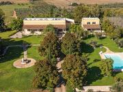 Villa panoramica con piscina a Squinzano, Puglia 354m²...