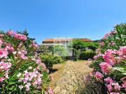 Villa plain pied avec garage et superbe jardin