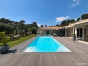 Villa plain pied de 200M2 sécurisée avec piscine garage... Villa plain pied de 200M2 sécurisée avec piscine garage...