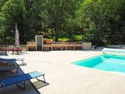 Villa plain pied en pierres avec piscine