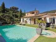 Villa pleine de charme avec piscine et vue mer