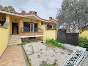 Villa Plurifamiliare di 115 mq a Acilia, Casal...