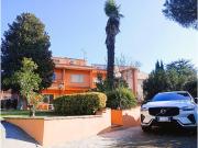 Villa plurifamiliare in vendita a Roma