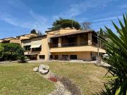 Villa plurifamiliare in vendita a Roma