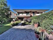 Villa plurifamiliare in vendita a Roma