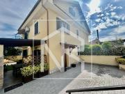 Villa plurifamiliare in vendita a Roma