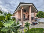 Villa plurifamiliare in vendita a Roma