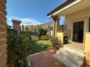 Villa plurifamiliare in vendita a Roma