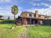Villa plurifamiliare in vendita a Roma