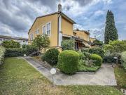 Villa plurifamiliare in vendita a Roma