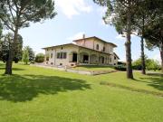 Villa prestigiosa con parco e piscina in vendita a...