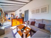 Villa privada con piscina y parcela enorme con vistas a...