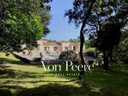 Villa provençale sur un terrain paysagé d’1 hectare,...