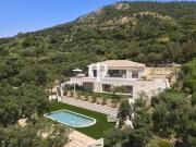 Villa provençale surplombant la mer
