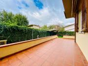 VILLA QUADRIFAMILIARE A 500 M DAL MARE AFFITTO STAGIONALE