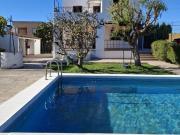 Villa reformada con piscina y pozo en zona premium