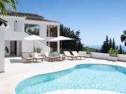 Villa reformada con vistas parciales al mar en El Rosario